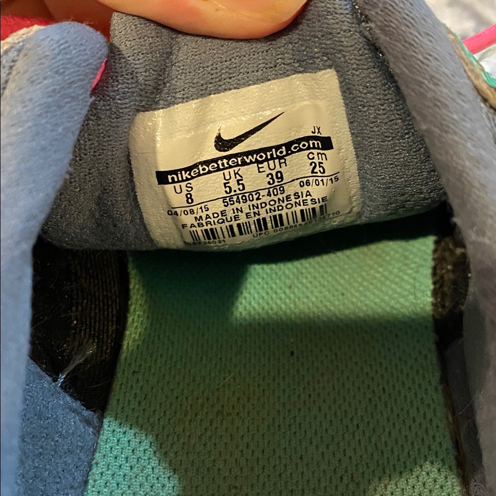 NIKE. Tennis shoes. - Picture 7 of 7